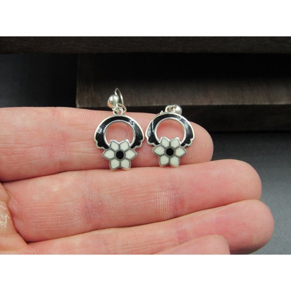 Jewelry - Sterling Silver Black And White Inlay Flower Earrings